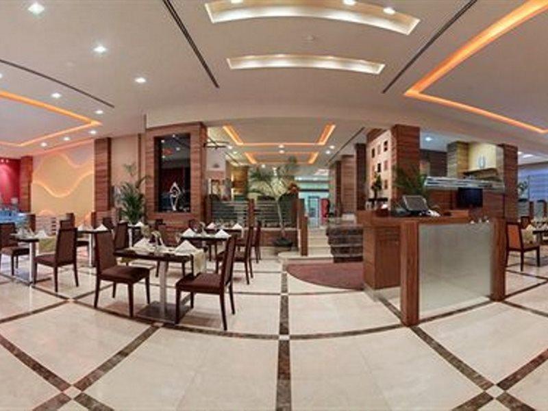 Hilton Garden Inn Riyadh Olaya Extérieur photo